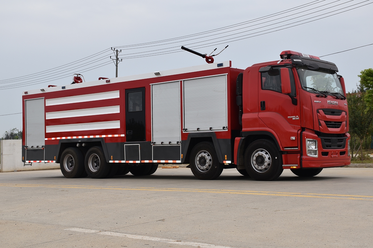 Japanese_brand_Isuzu_GIGA_20,000L_fire_truck_water_tanker_powder_foam_fire_fighting_truck_price_(9).jpg